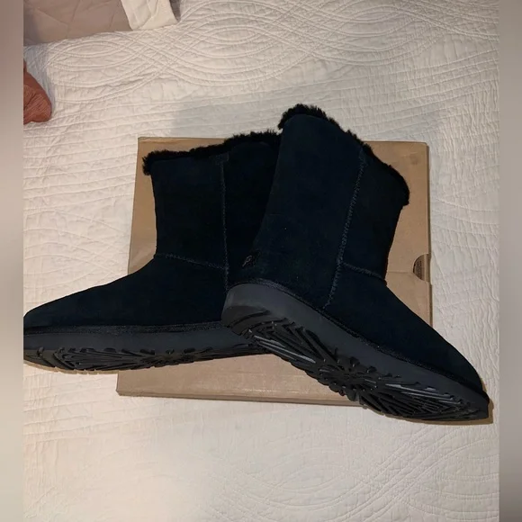 Black UGG Estera Boots - Picture 5 of 10